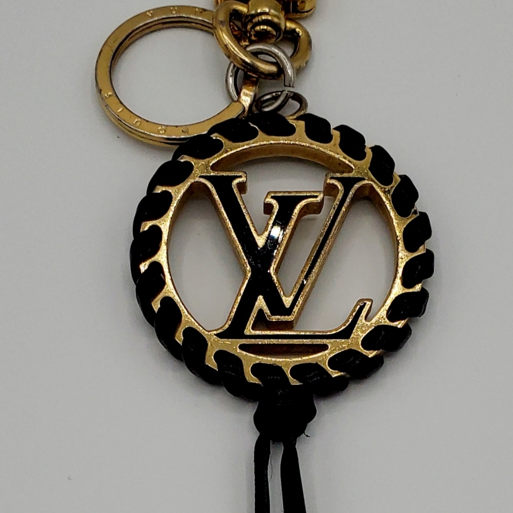 Louis Vuitton Key Charm, Very, Gold